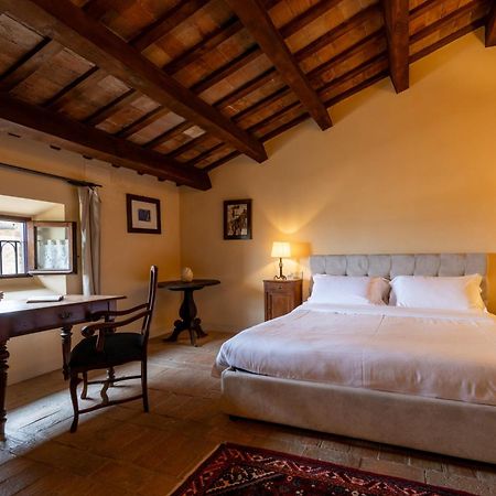 Palazzo Viviani Castello Di Montegridolfo Hotel Екстериор снимка