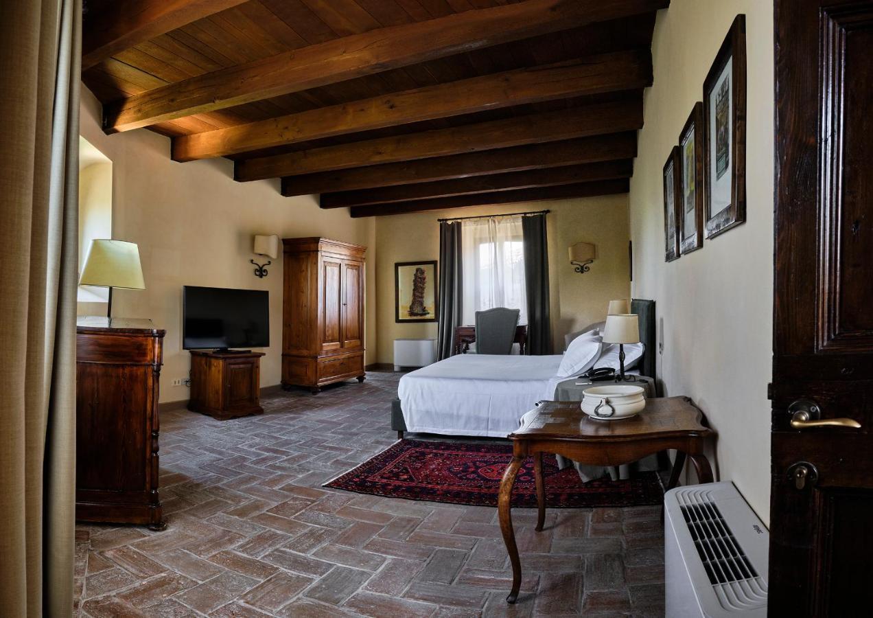 Palazzo Viviani Castello Di Montegridolfo Hotel Екстериор снимка