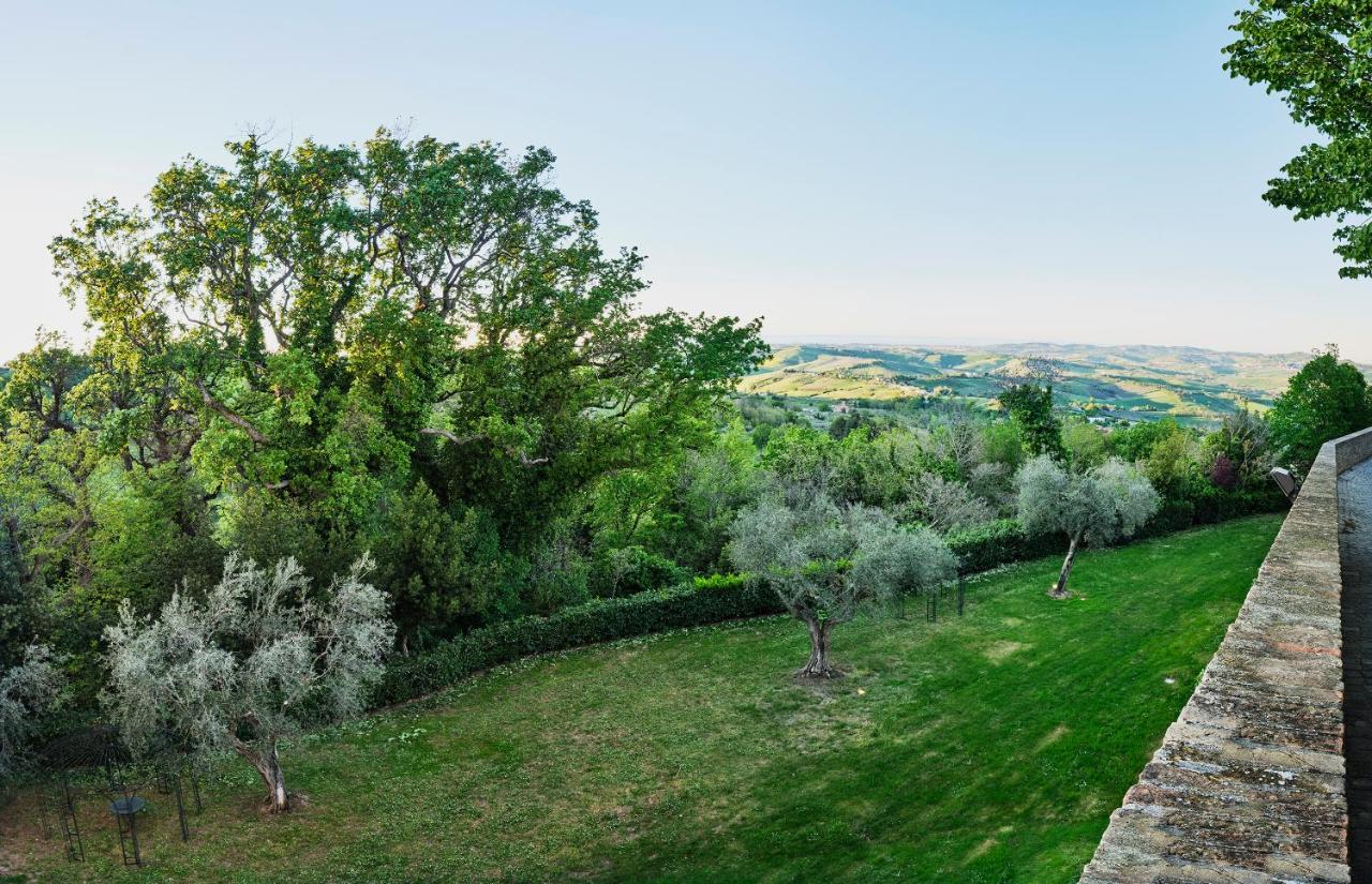 Palazzo Viviani Castello Di Montegridolfo Hotel Екстериор снимка
