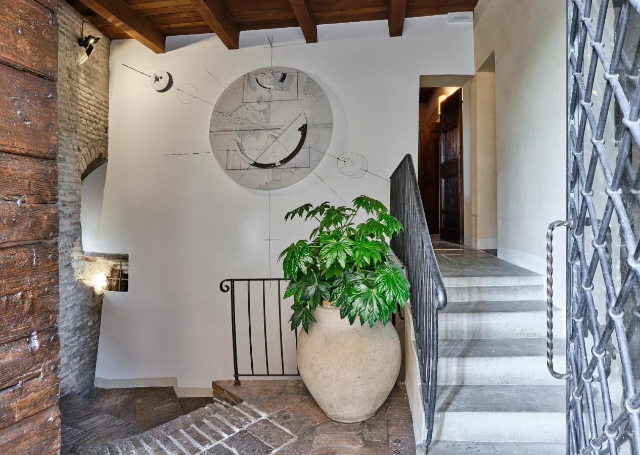 Palazzo Viviani Castello Di Montegridolfo Hotel Екстериор снимка