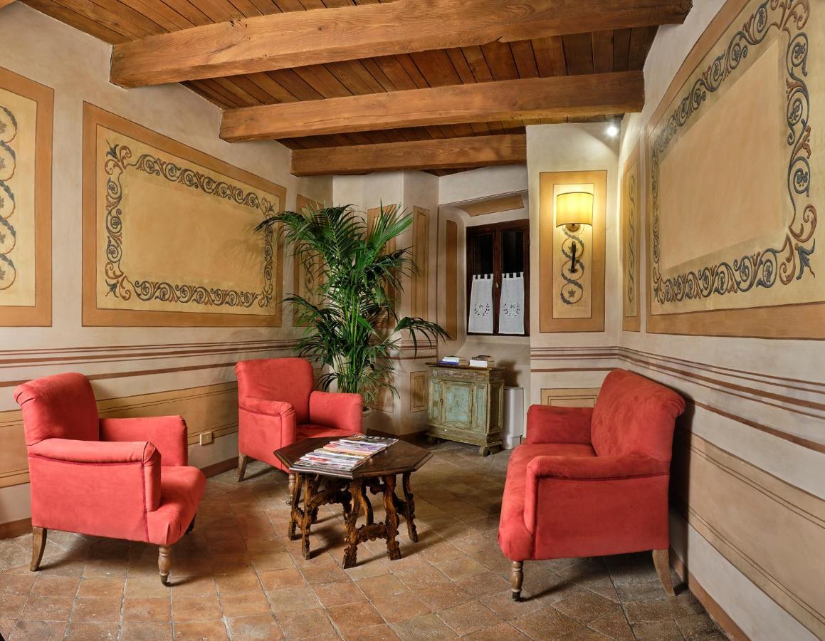 Palazzo Viviani Castello Di Montegridolfo Hotel Екстериор снимка