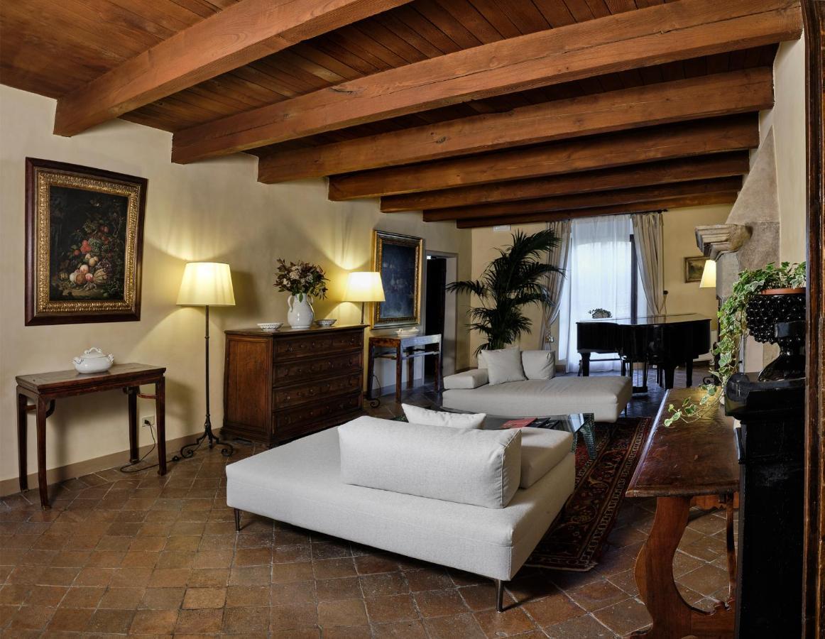 Palazzo Viviani Castello Di Montegridolfo Hotel Екстериор снимка