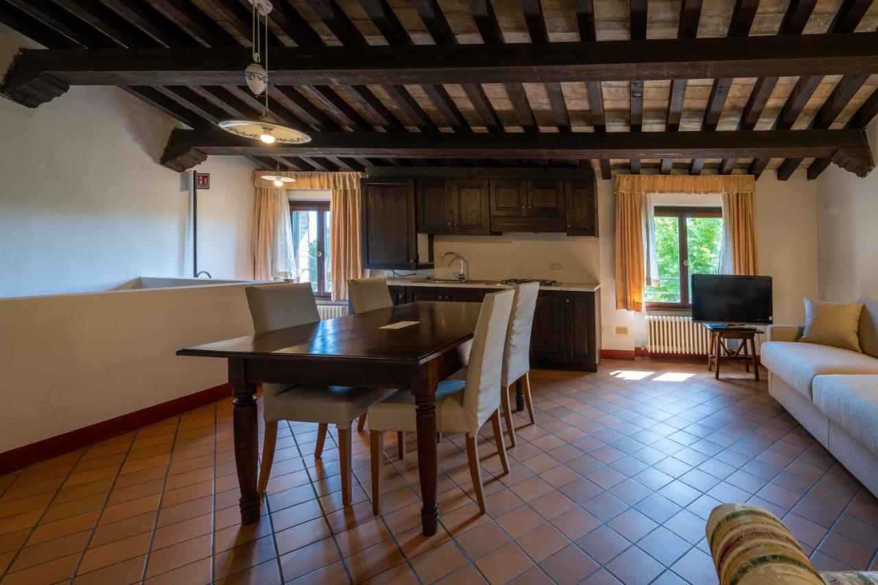 Palazzo Viviani Castello Di Montegridolfo Hotel Екстериор снимка