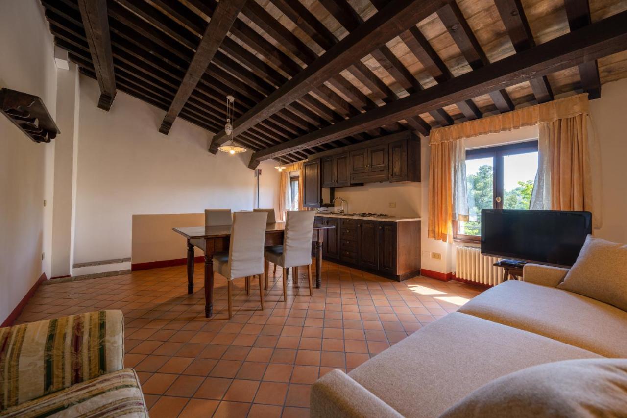 Palazzo Viviani Castello Di Montegridolfo Hotel Екстериор снимка