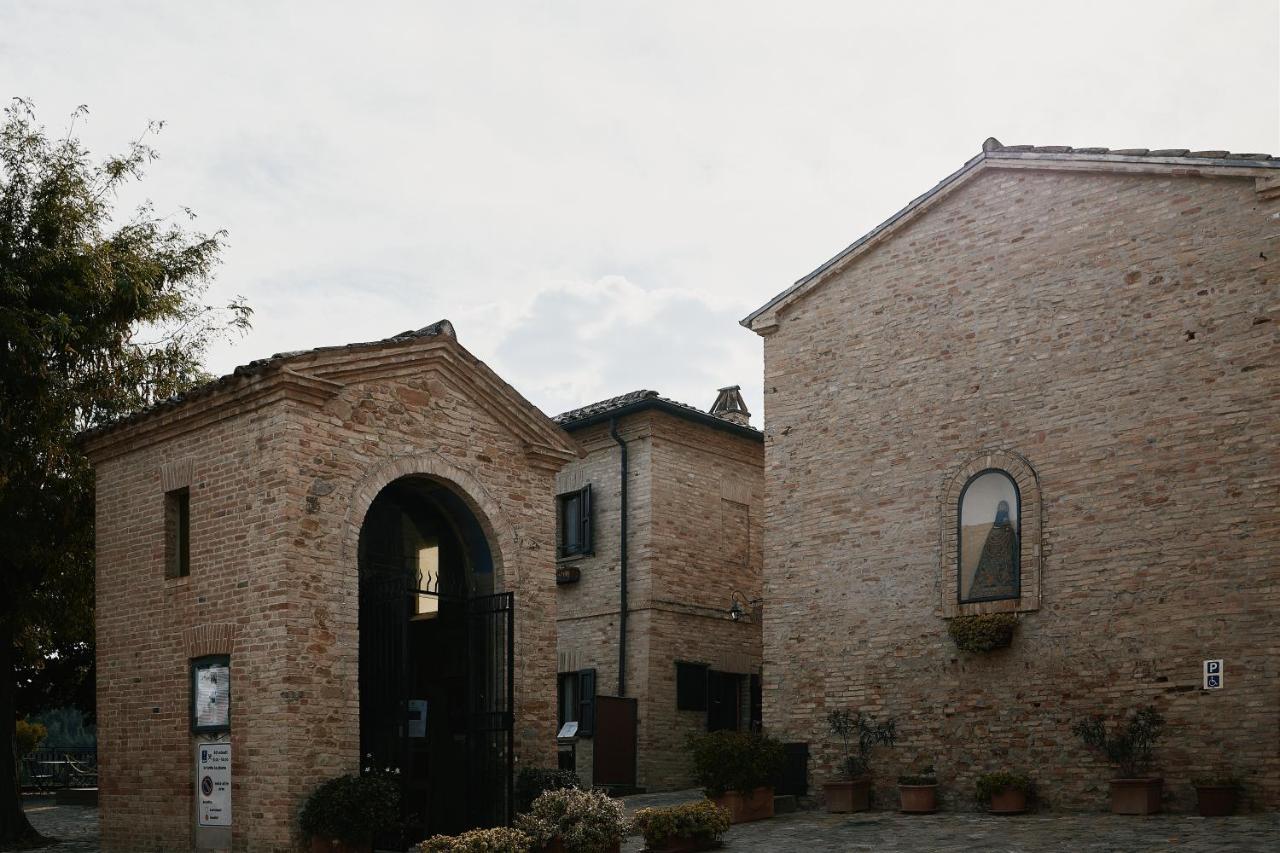 Palazzo Viviani Castello Di Montegridolfo Hotel Екстериор снимка