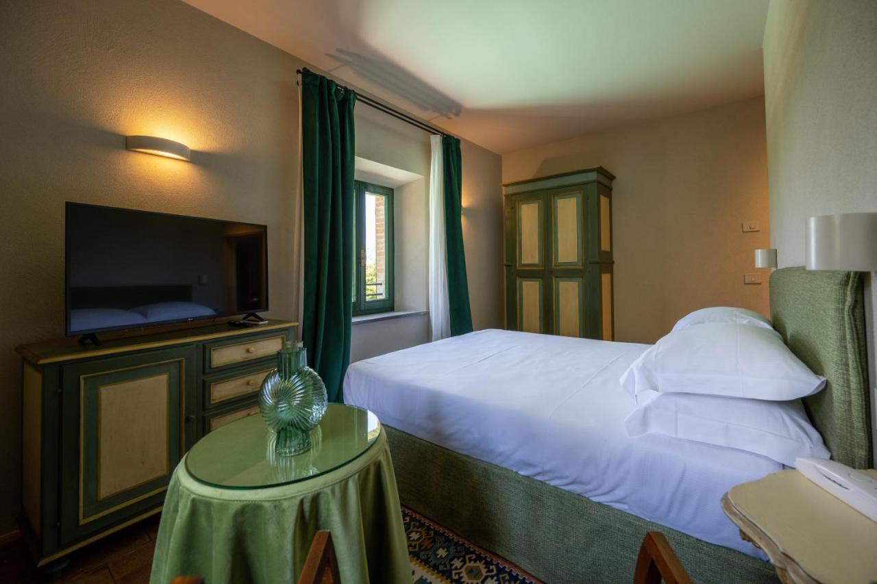 Palazzo Viviani Castello Di Montegridolfo Hotel Екстериор снимка