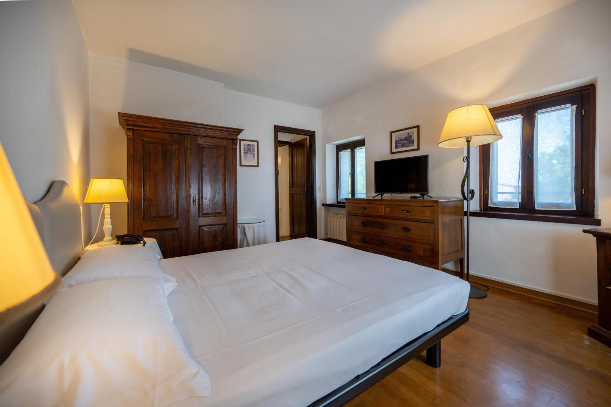 Palazzo Viviani Castello Di Montegridolfo Hotel Стая снимка