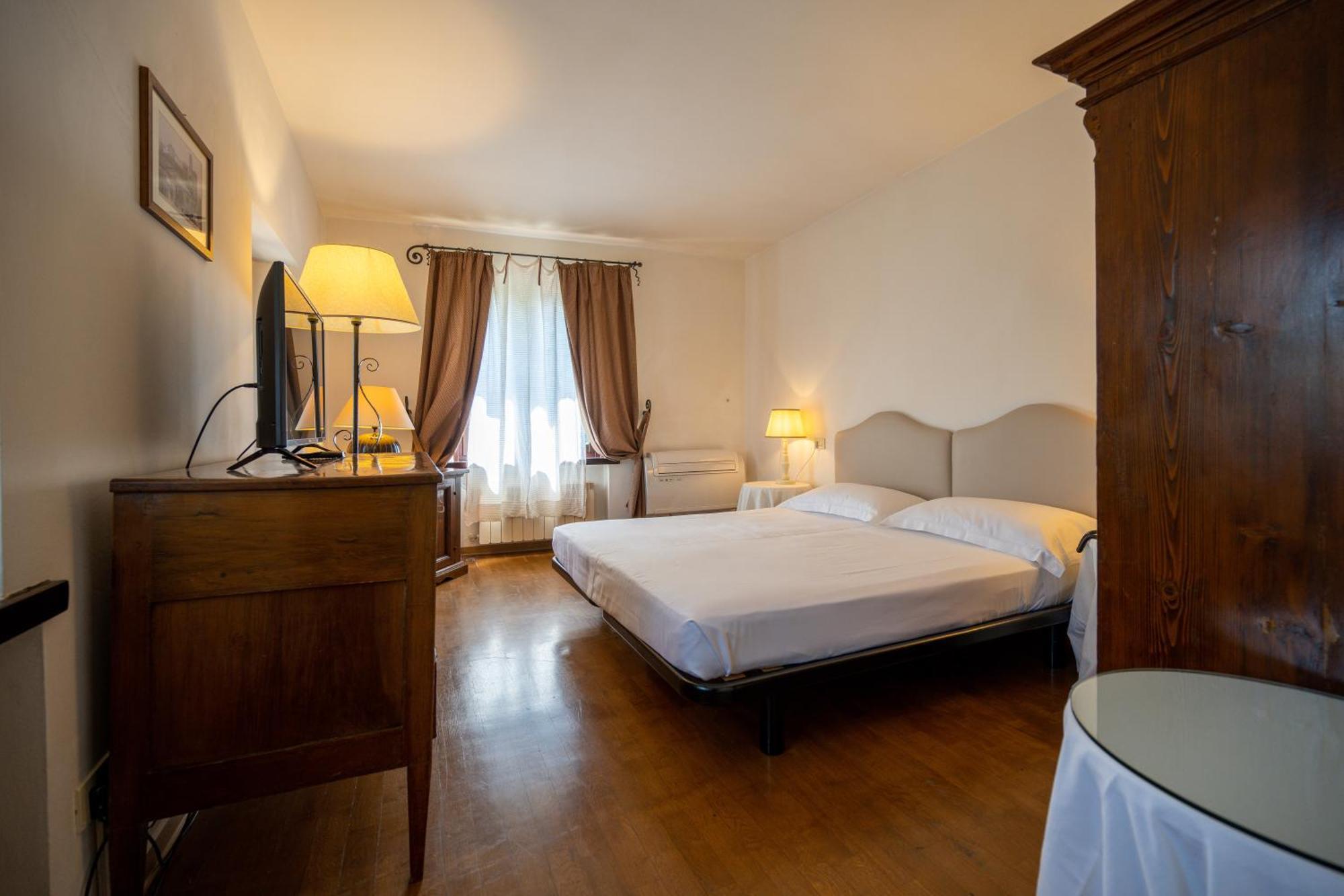 Palazzo Viviani Castello Di Montegridolfo Hotel Стая снимка