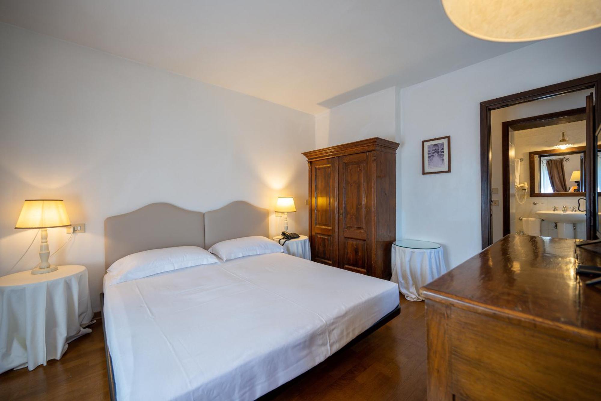 Palazzo Viviani Castello Di Montegridolfo Hotel Стая снимка