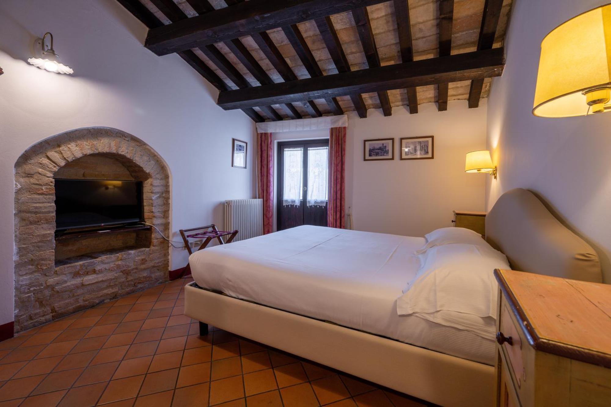 Palazzo Viviani Castello Di Montegridolfo Hotel Стая снимка