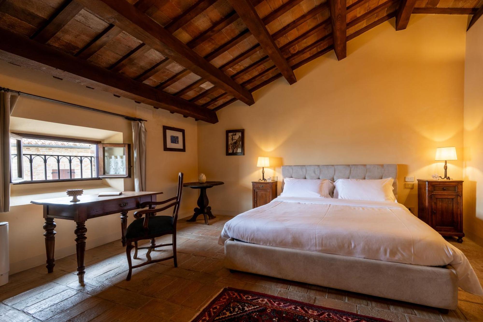 Palazzo Viviani Castello Di Montegridolfo Hotel Екстериор снимка