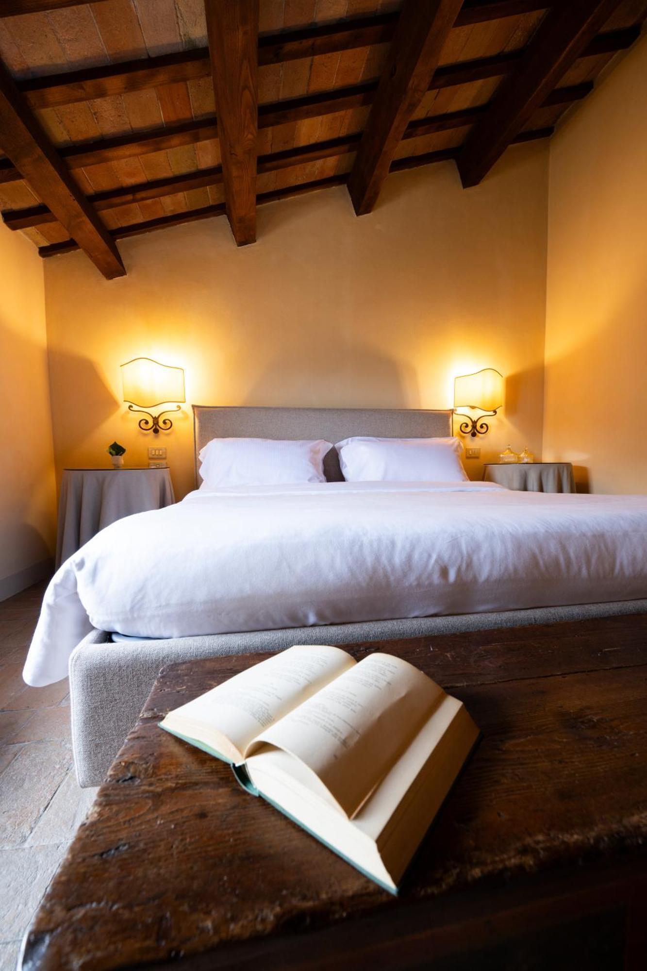 Palazzo Viviani Castello Di Montegridolfo Hotel Екстериор снимка
