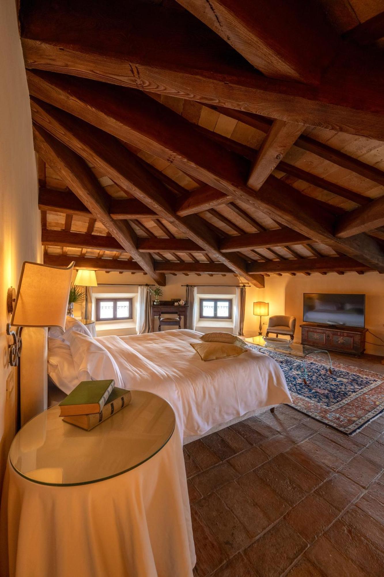 Palazzo Viviani Castello Di Montegridolfo Hotel Екстериор снимка